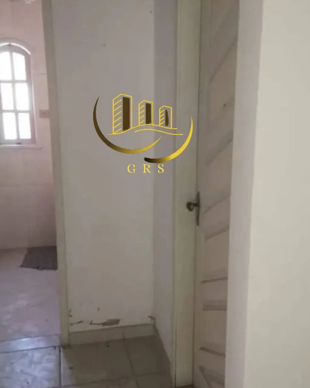 CASA À VENDA EM SÃO PEDRO DA ALDEIA-RJ.