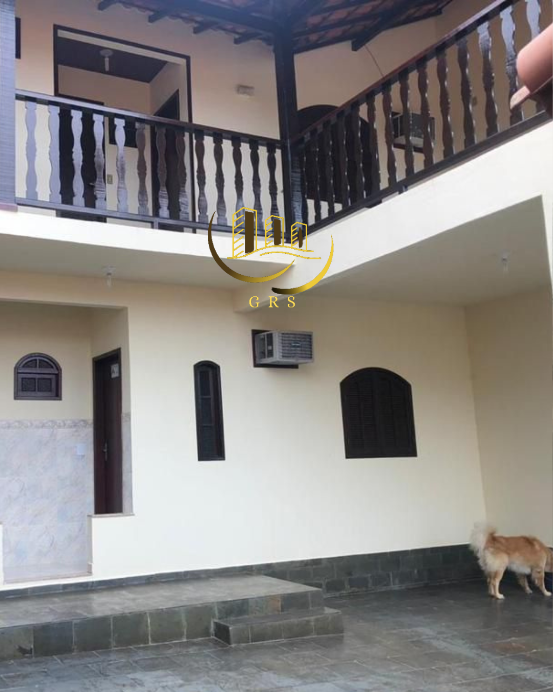 DUAS CASAS MAIS UMA SUÍTE À VENDA  PRAIA DA PITÓRIA EM SÃO PEDRO DA ALDEIA-RJ.