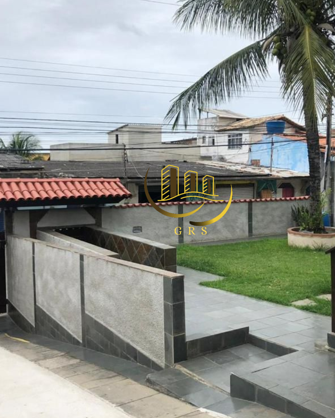 DUAS CASAS MAIS UMA SUÍTE À VENDA  PRAIA DA PITÓRIA EM SÃO PEDRO DA ALDEIA-RJ.