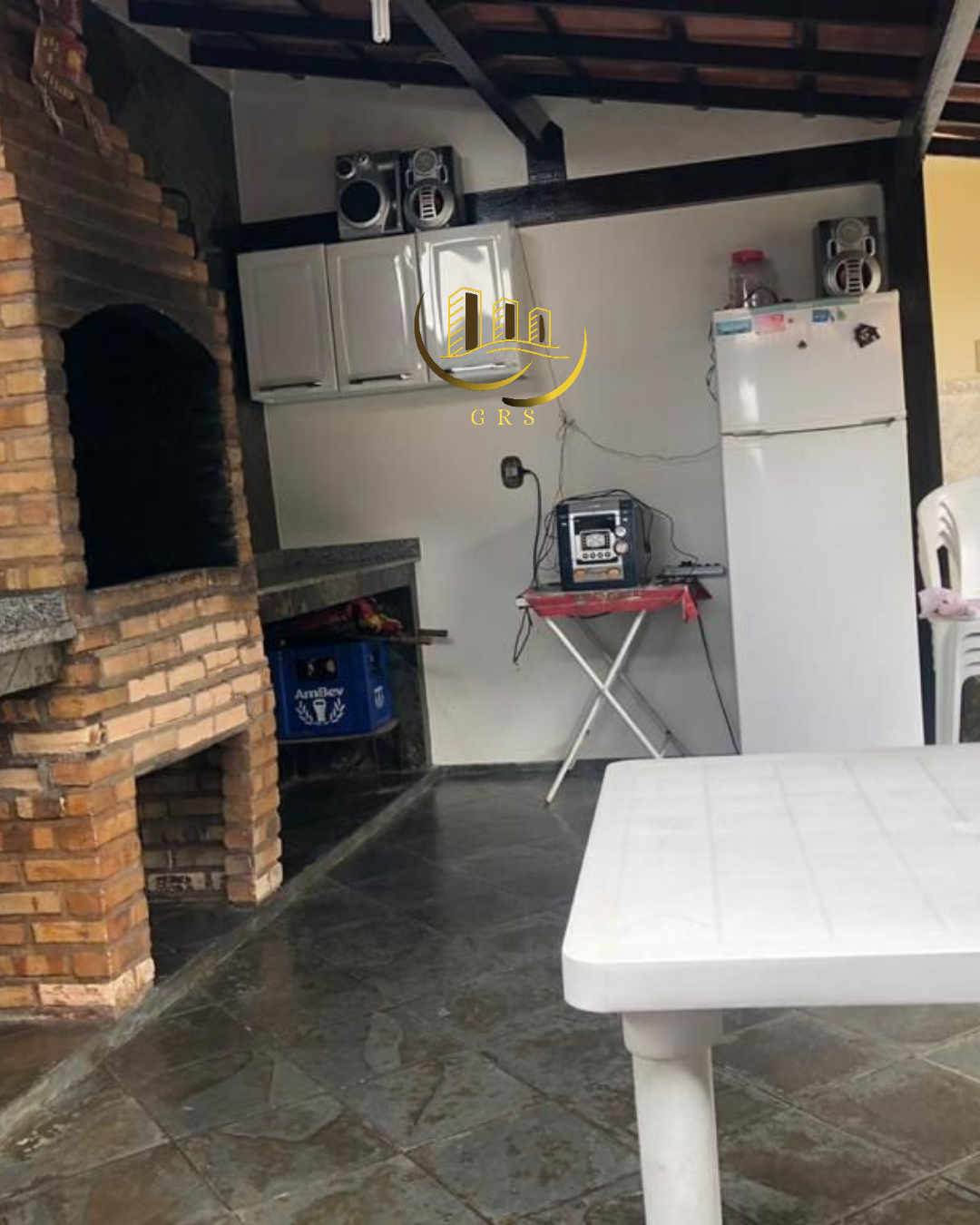 DUAS CASAS MAIS UMA SUÍTE À VENDA  PRAIA DA PITÓRIA EM SÃO PEDRO DA ALDEIA-RJ.