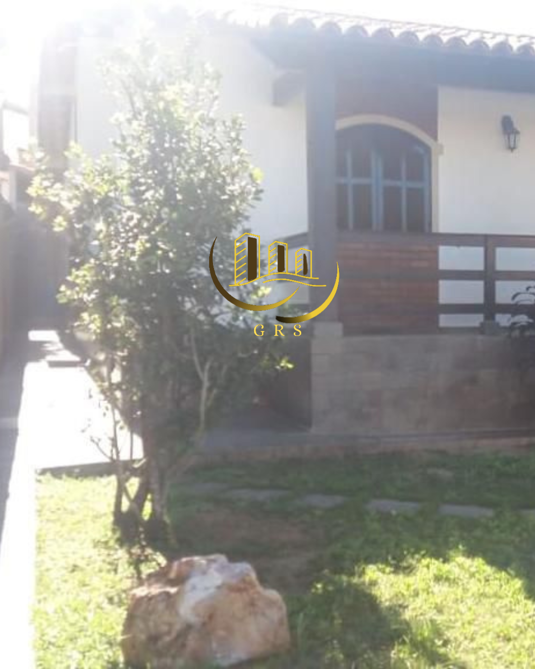 DUAS CASAS MAIS UMA SUÍTE À VENDA  PRAIA DA PITÓRIA EM SÃO PEDRO DA ALDEIA-RJ.