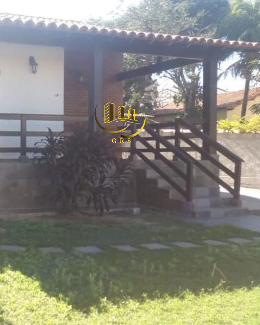 DUAS CASAS MAIS UMA SUÍTE À VENDA  PRAIA DA PITÓRIA EM SÃO PEDRO DA ALDEIA-RJ.