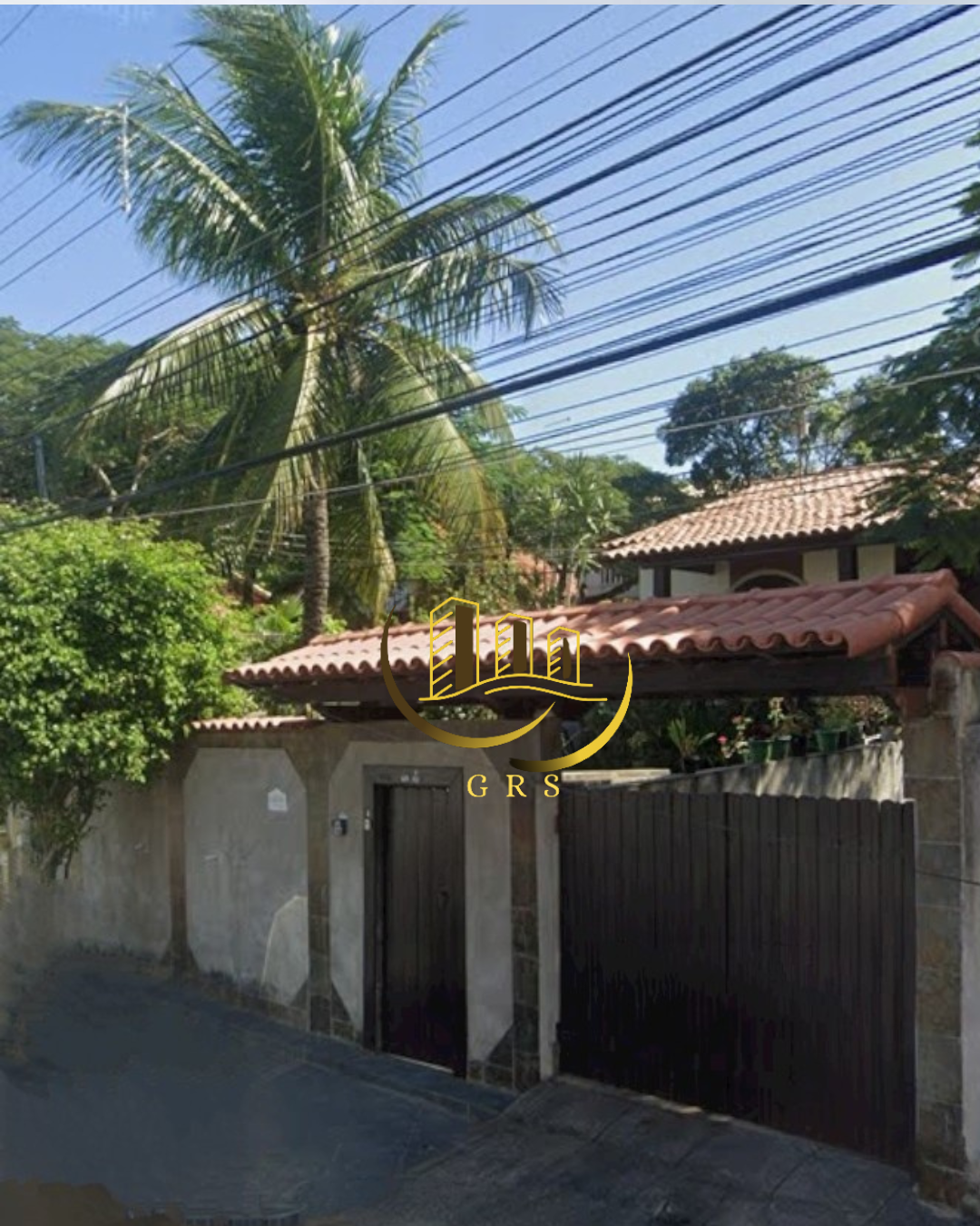 DUAS CASAS MAIS UMA SUÍTE À VENDA  PRAIA DA PITÓRIA EM SÃO PEDRO DA ALDEIA-RJ.