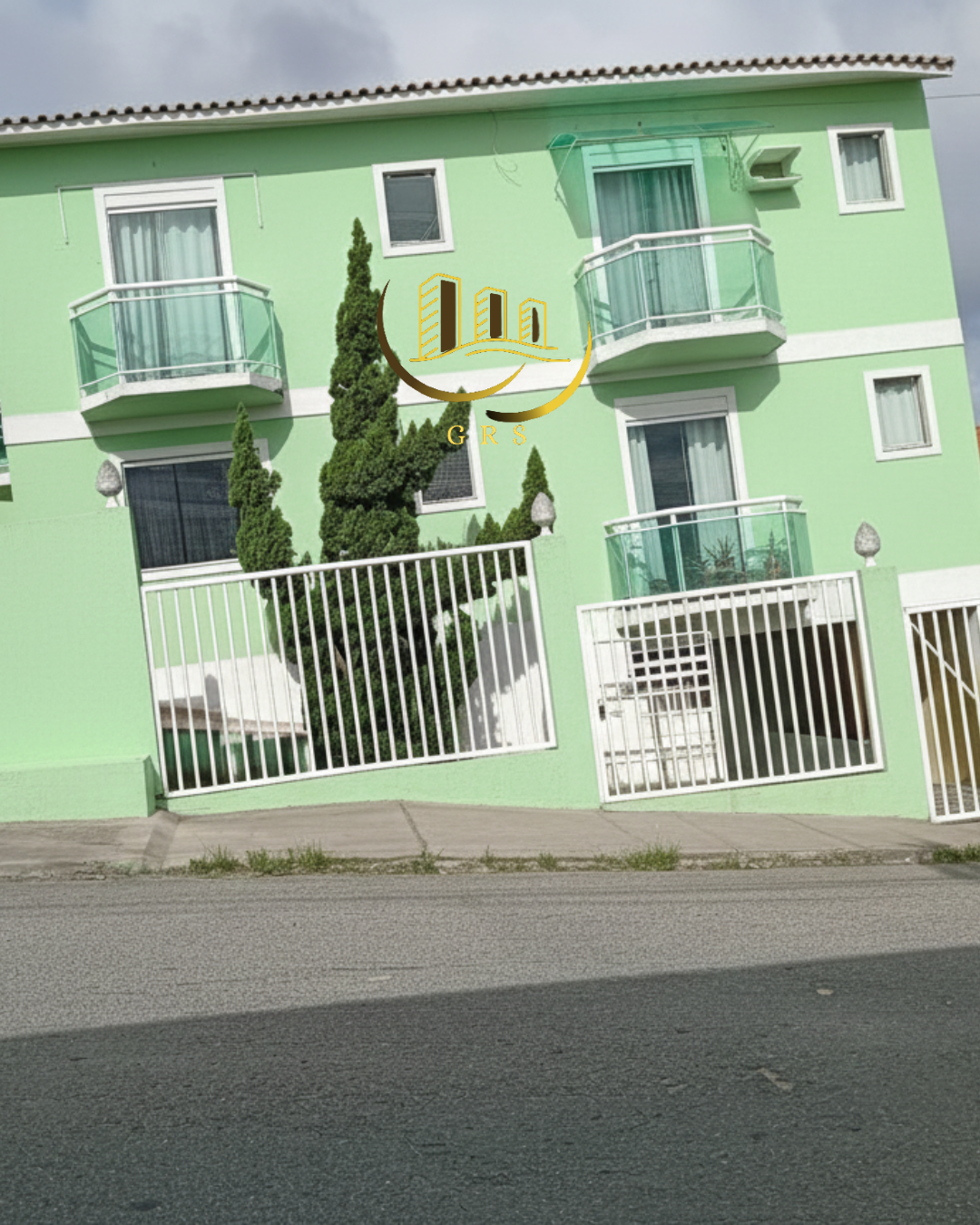 APARTAMENTO Á VENDA NO CENTRO DE SÃO PEDRO DA ALDEIA-RJ.