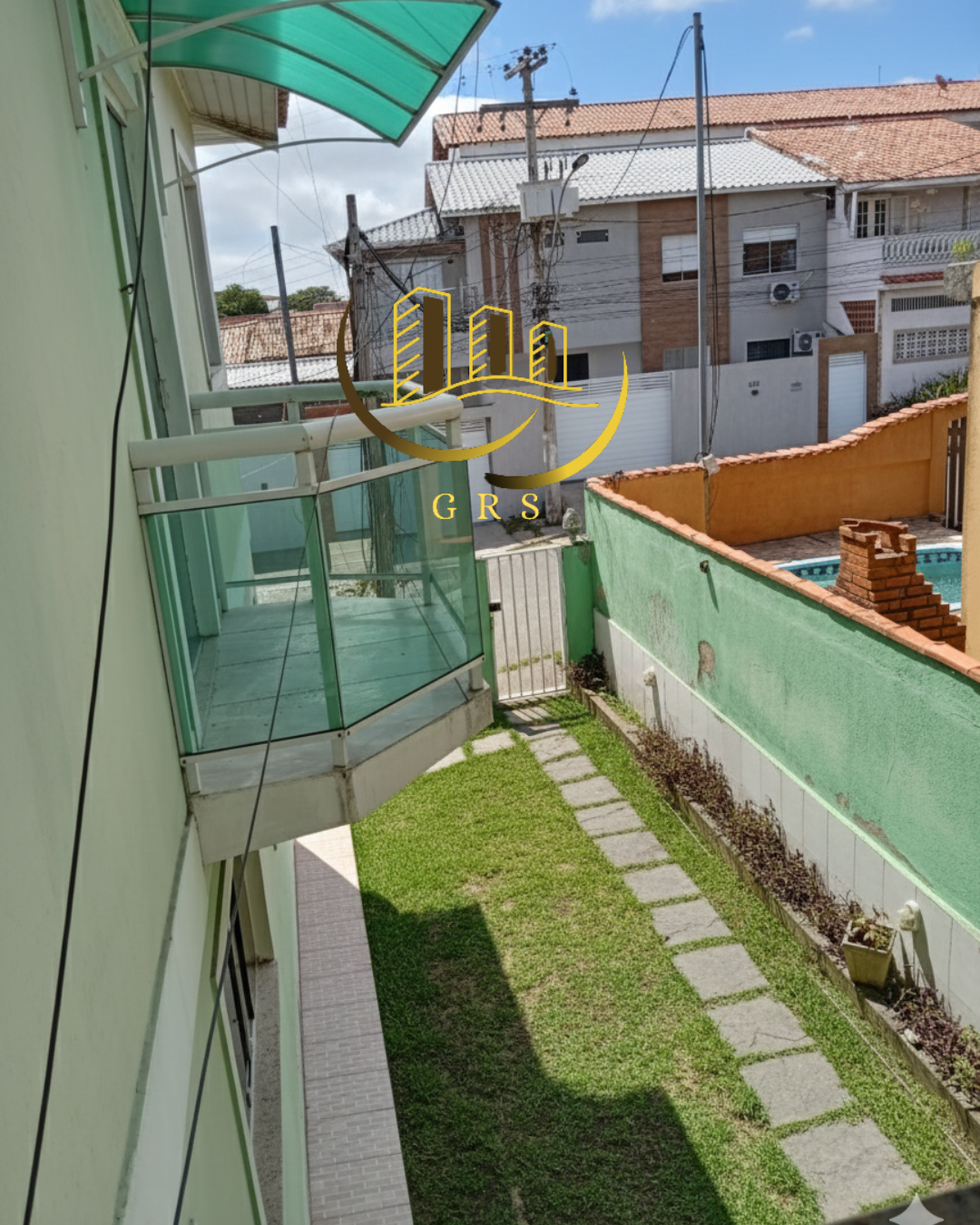 APARTAMENTO Á VENDA NO CENTRO DE SÃO PEDRO DA ALDEIA-RJ.