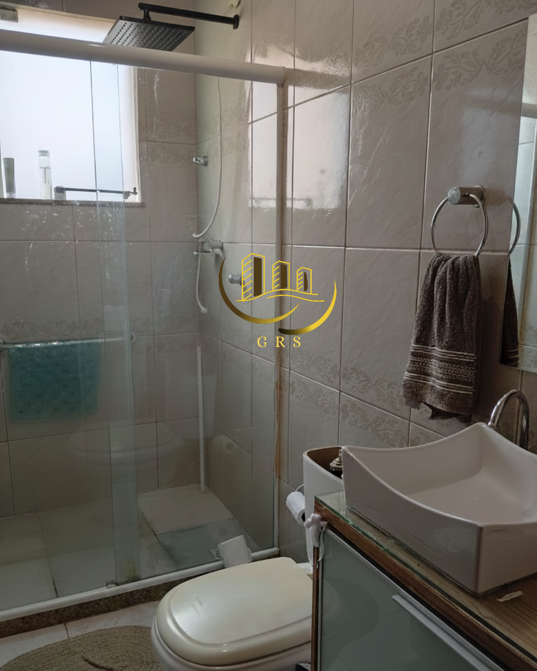 APARTAMENTO Á VENDA NO CENTRO DE SÃO PEDRO DA ALDEIA-RJ.