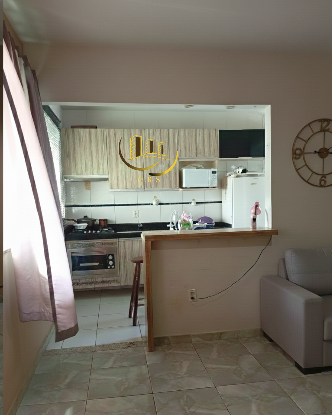 APARTAMENTO Á VENDA NO CENTRO DE SÃO PEDRO DA ALDEIA-RJ.