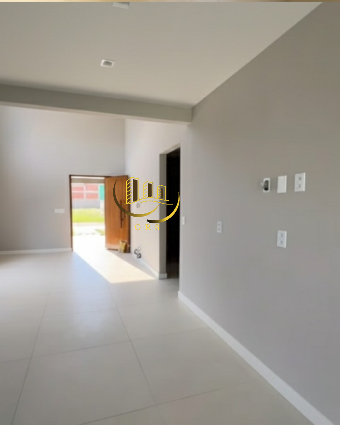 CASA Á VENDA EM CONDOMÍNIO DE LUXO EM SÃO PEDRO DA ALDEIA-RJ.