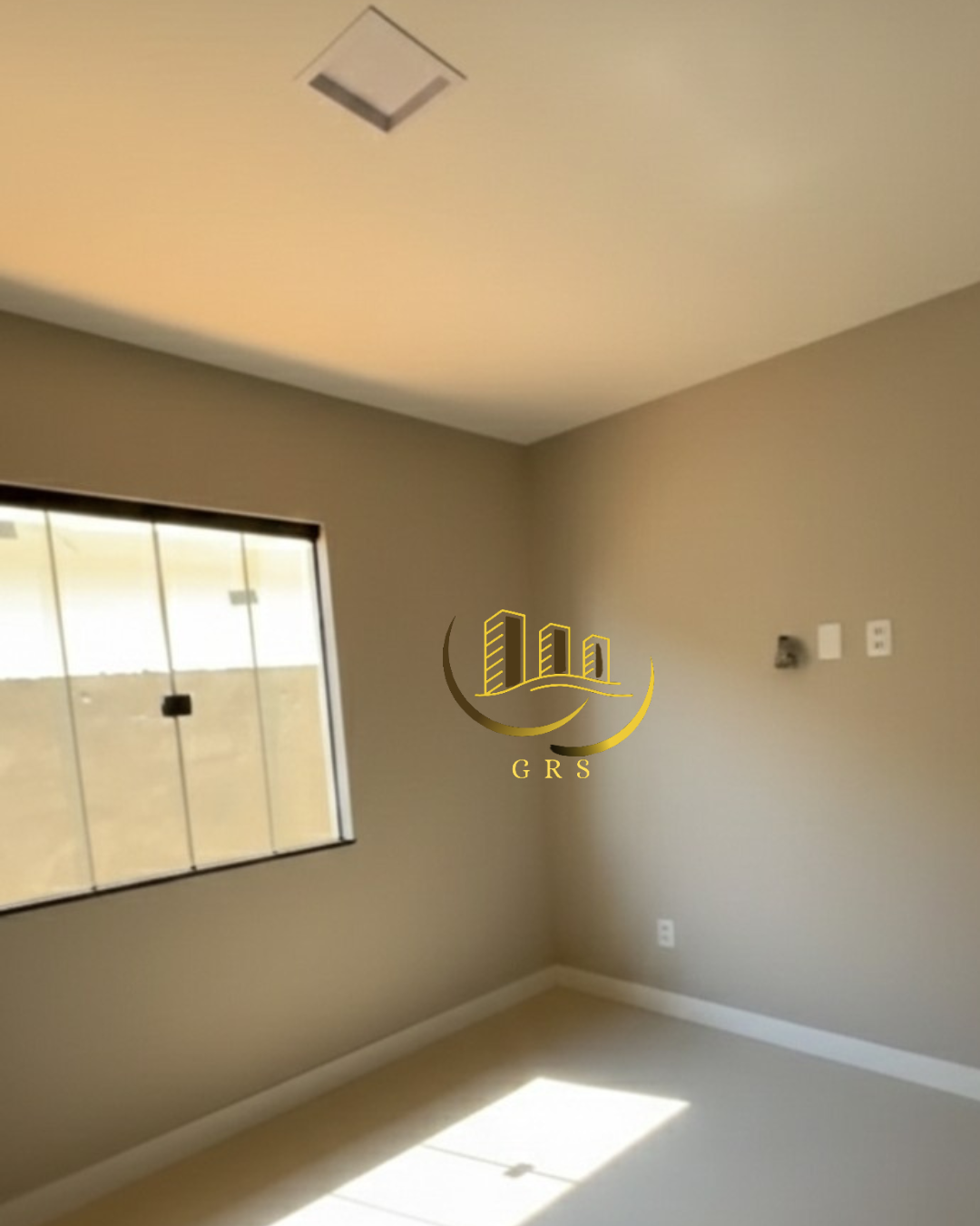 CASA Á VENDA EM CONDOMÍNIO DE LUXO EM SÃO PEDRO DA ALDEIA-RJ.