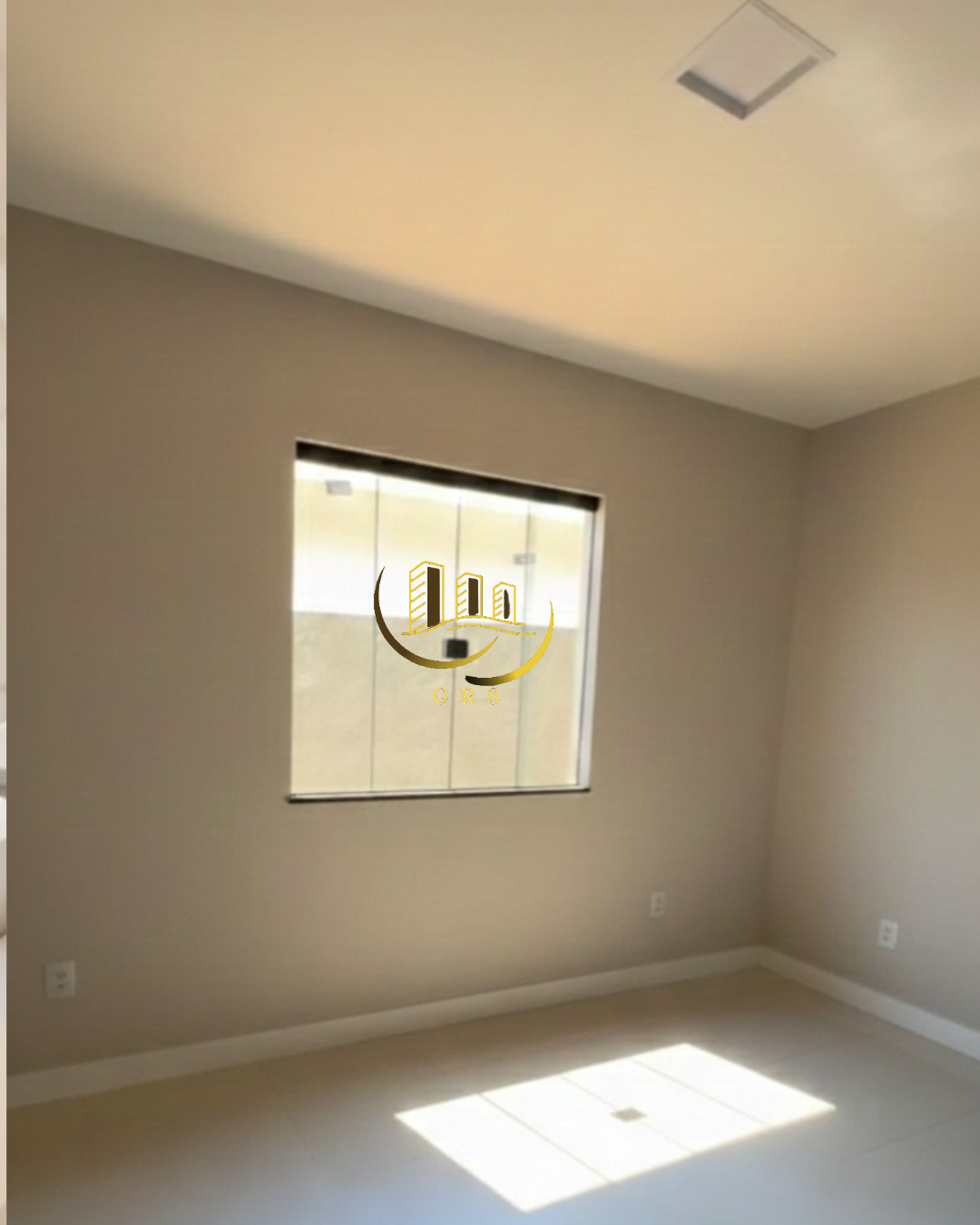 CASA Á VENDA EM CONDOMÍNIO DE LUXO EM SÃO PEDRO DA ALDEIA-RJ.