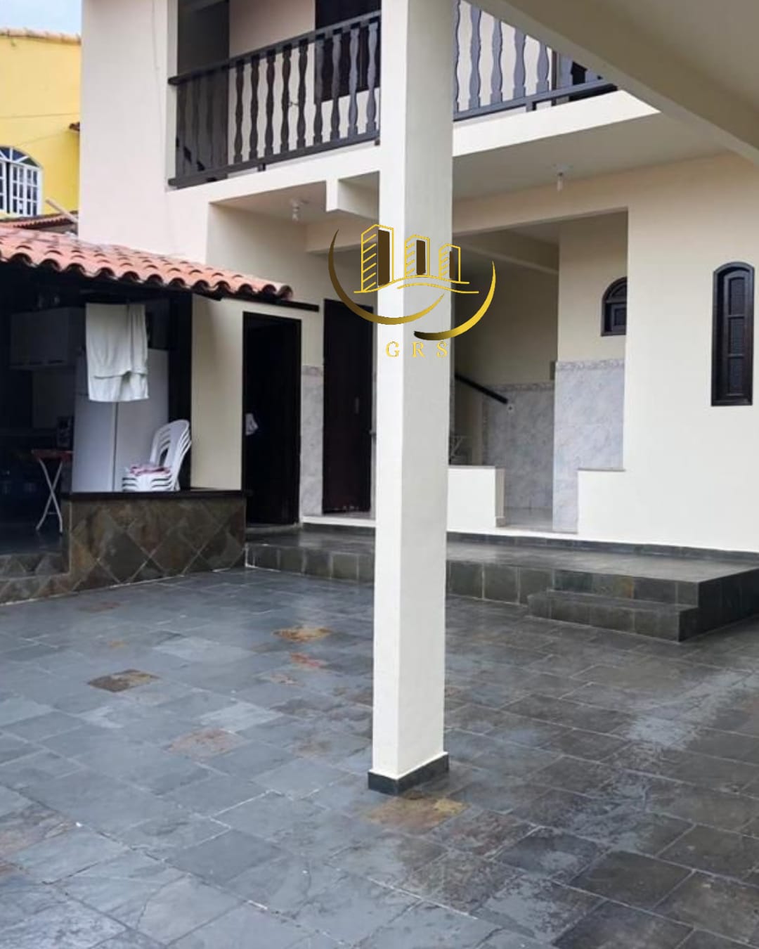 DUAS CASAS MAIS UMA SUÍTE À VENDA  PRAIA DA PITÓRIA EM SÃO PEDRO DA ALDEIA-RJ.