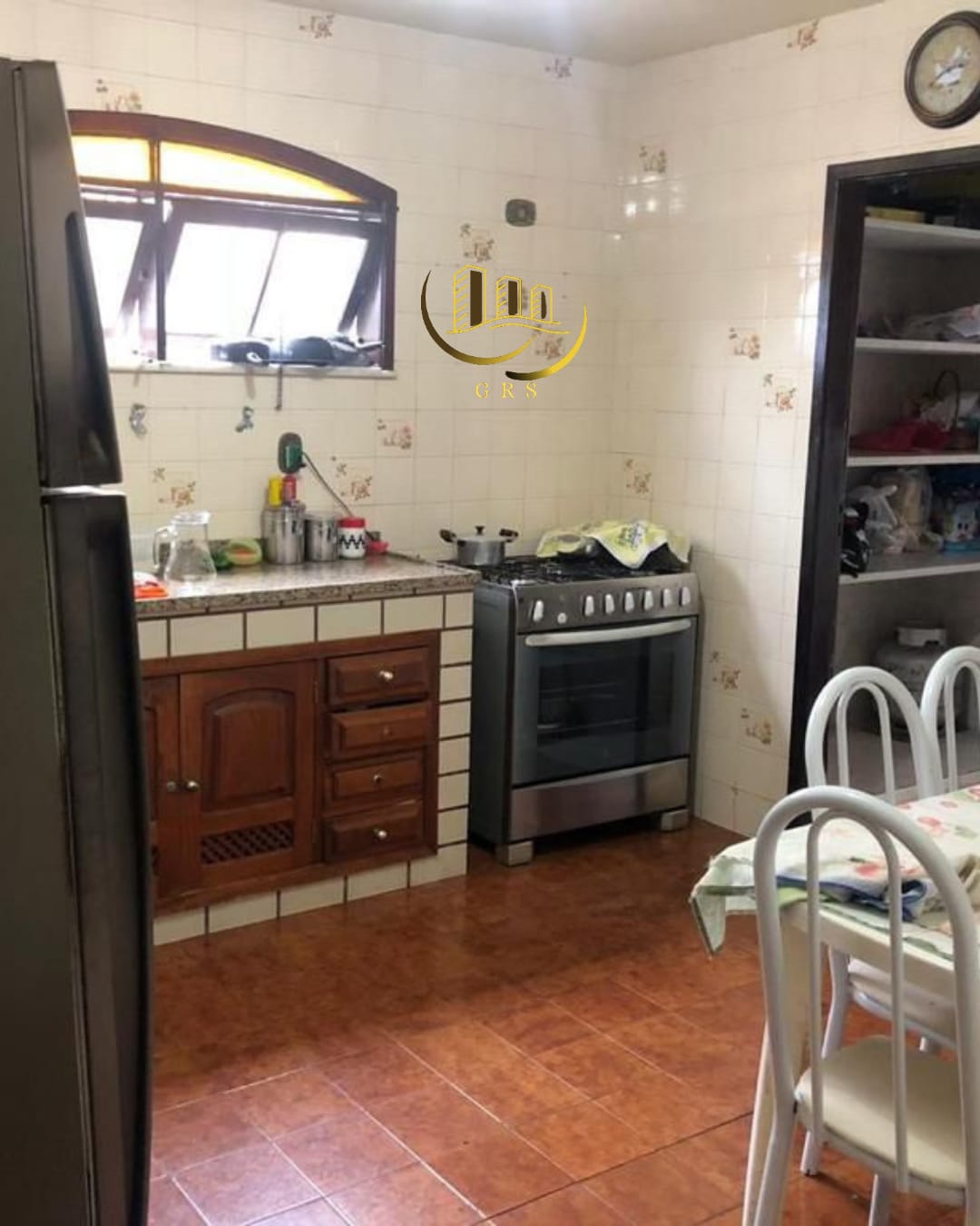 DUAS CASAS MAIS UMA SUÍTE À VENDA  PRAIA DA PITÓRIA EM SÃO PEDRO DA ALDEIA-RJ.