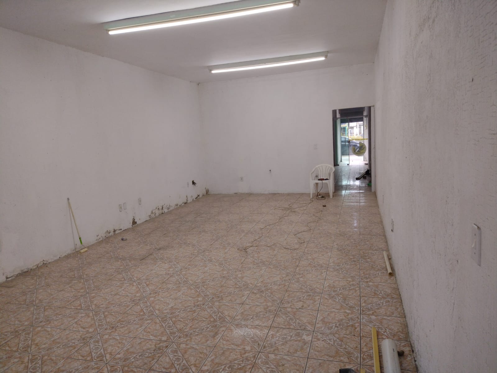 ALUGA-SE LOJA EM CAMPO REDONDO SÃO PEDRO DA ALDEIA-RJ.