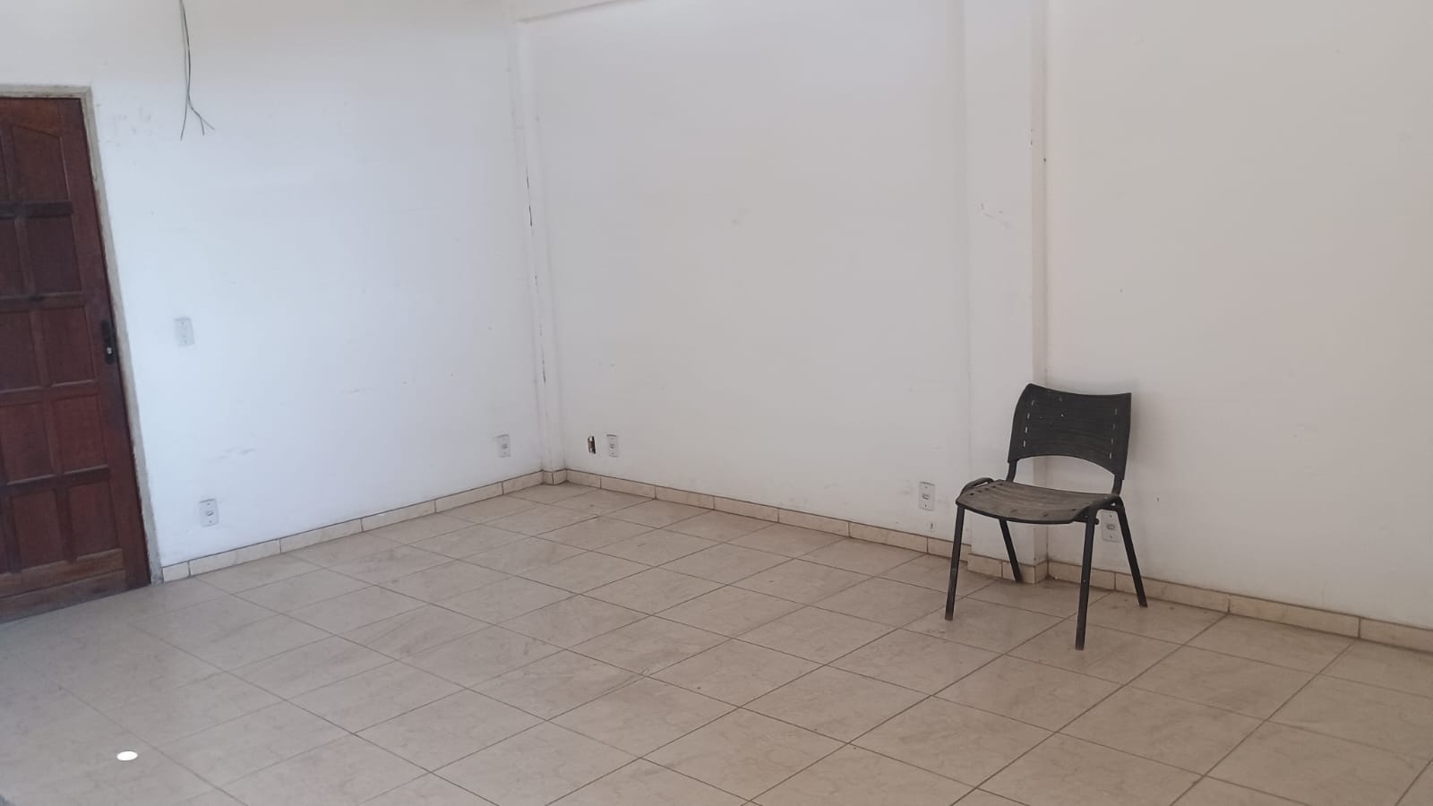 ALUGA-SE LOJA EM CAMPO REDONDO SÃO PEDRO DA ALDEIA-RJ.