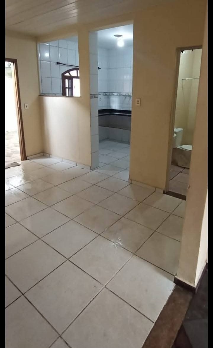 CASA À VENDA NA ESTRADA DOS PASSAGEIROS PORTO DO CARRO EM SÃO PEDRO DA ALDEIA-RJ.