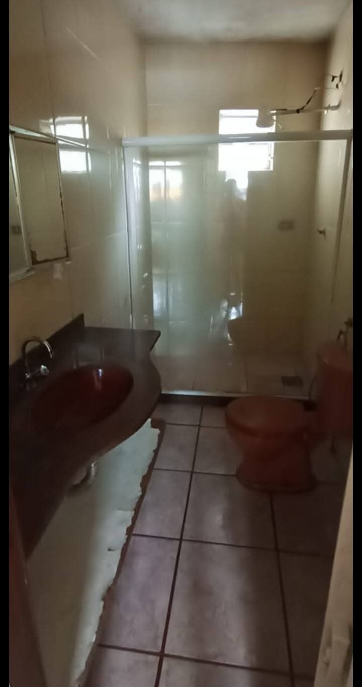 CASA À VENDA NA ESTRADA DOS PASSAGEIROS PORTO DO CARRO EM SÃO PEDRO DA ALDEIA-RJ.