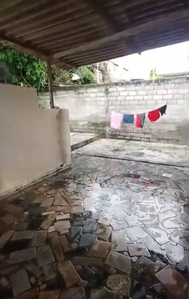 CASA À VENDA NA ESTRADA DOS PASSAGEIROS PORTO DO CARRO EM SÃO PEDRO DA ALDEIA-RJ.