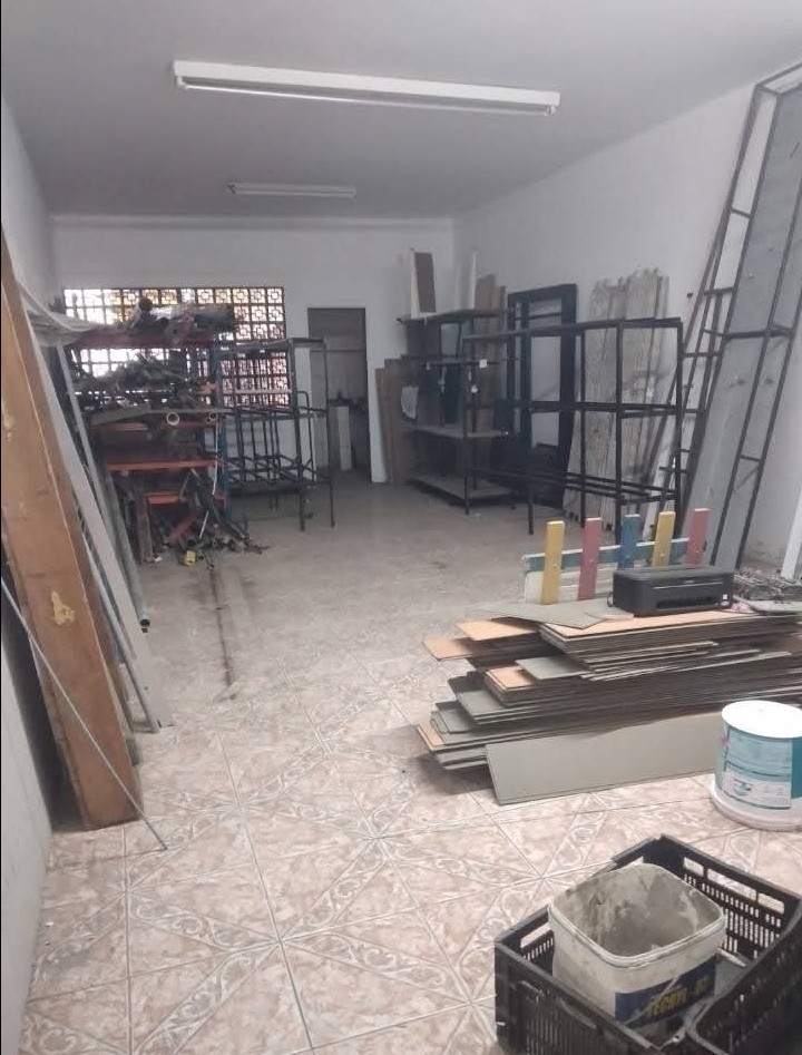 ALUGA-SE LOJA EM CAMPO REDONDO SÃO PEDRO DA ALDEIA-RJ.