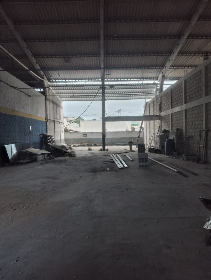 ALUGA-SE GALPÃO EM CAMPO REDONDO SÃO PEDRO DA ALDEIA-RJ.